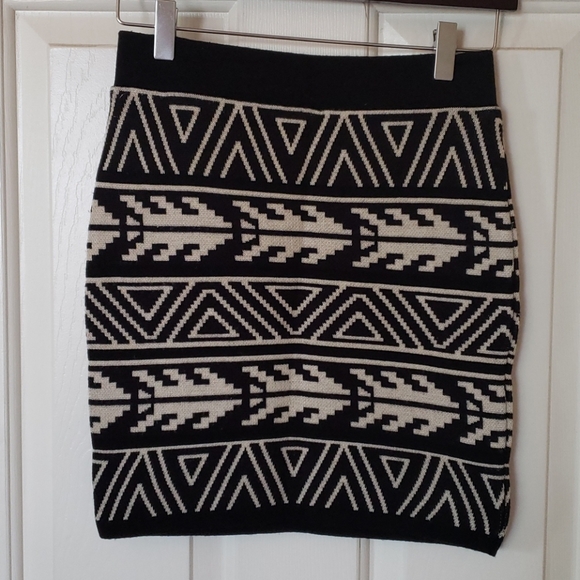 Anthropologie Dresses & Skirts - {Birdcage label} Aztec print sweater knit skirt